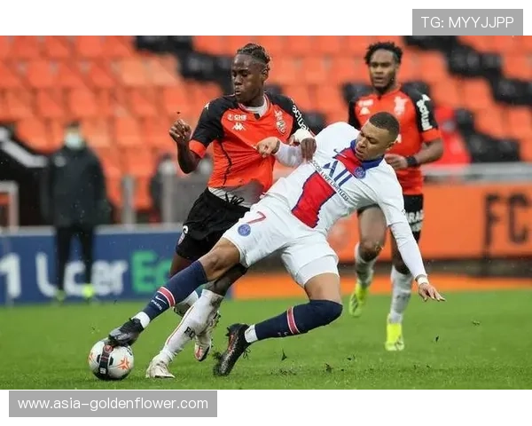 洛里昂1-1尼斯，客场艰难取分